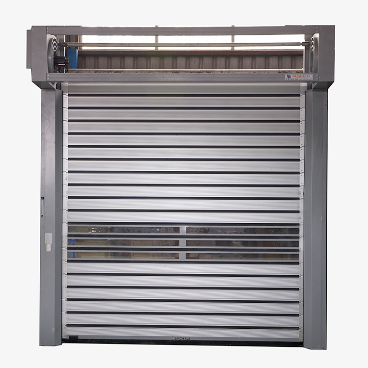 Pourquoi choisir une porte rapide pour les installations industrielles modernes ?